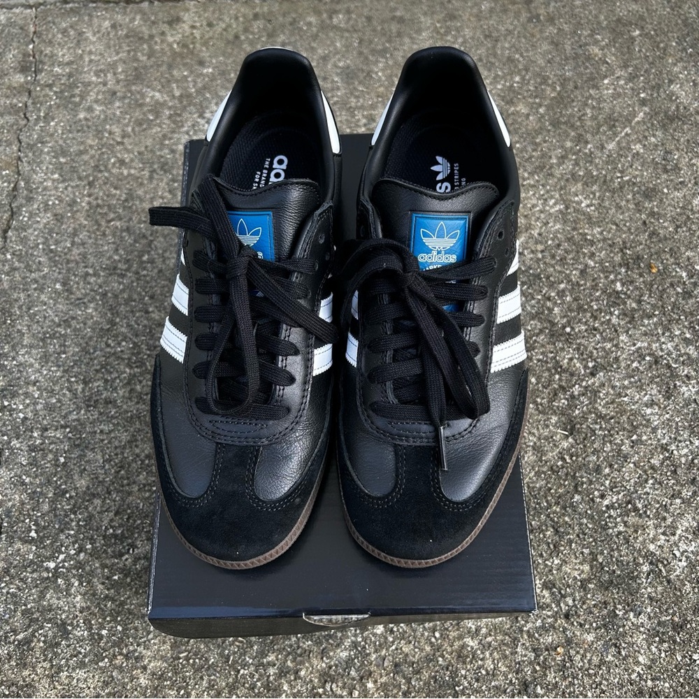 Adidas Unisex Black & White Leather Sambas Mens 6 Women’s 7.5 LIKE NEW WITH BOX